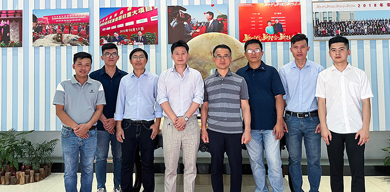 热烈欢迎1Xbet网址电梯在韩国和越南多年的合作伙伴来1Xbet网址公司做发货前的检验。